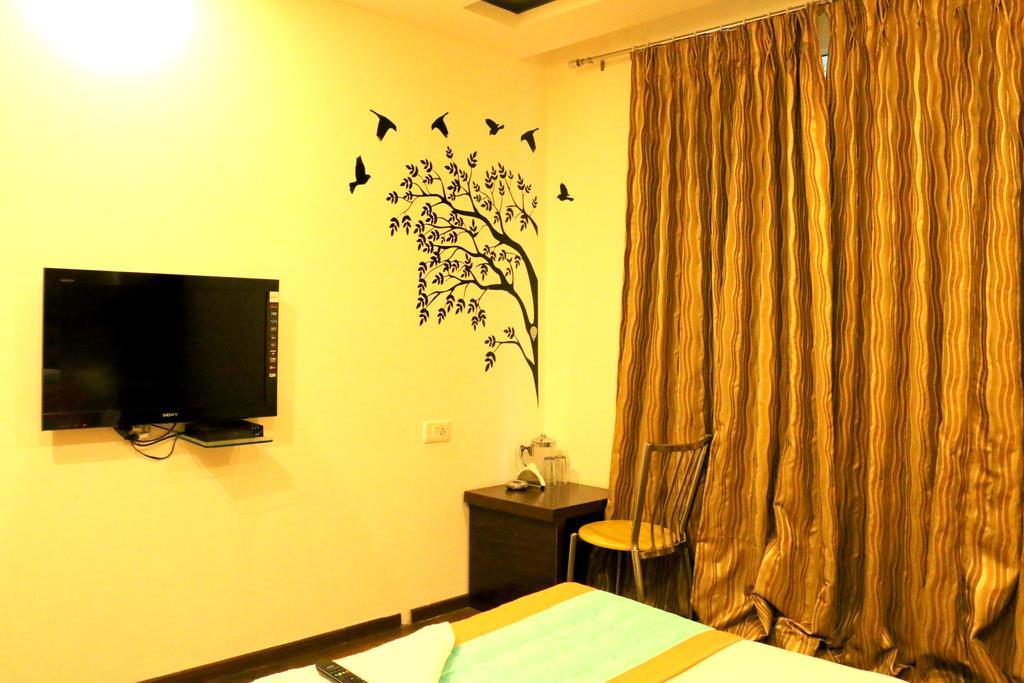 Hotel Benz International Delhi  Exterior photo