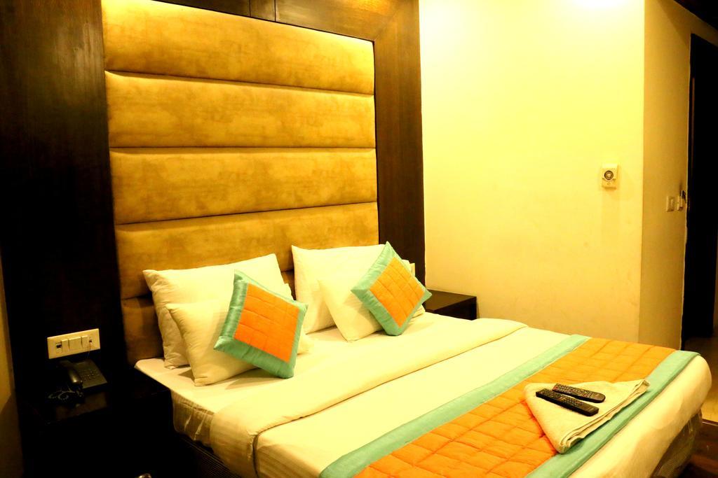 Hotel Benz International Delhi  Exterior photo