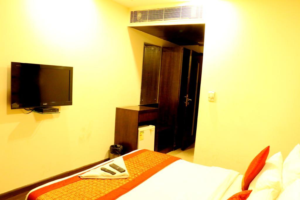 Hotel Benz International Delhi  Exterior photo