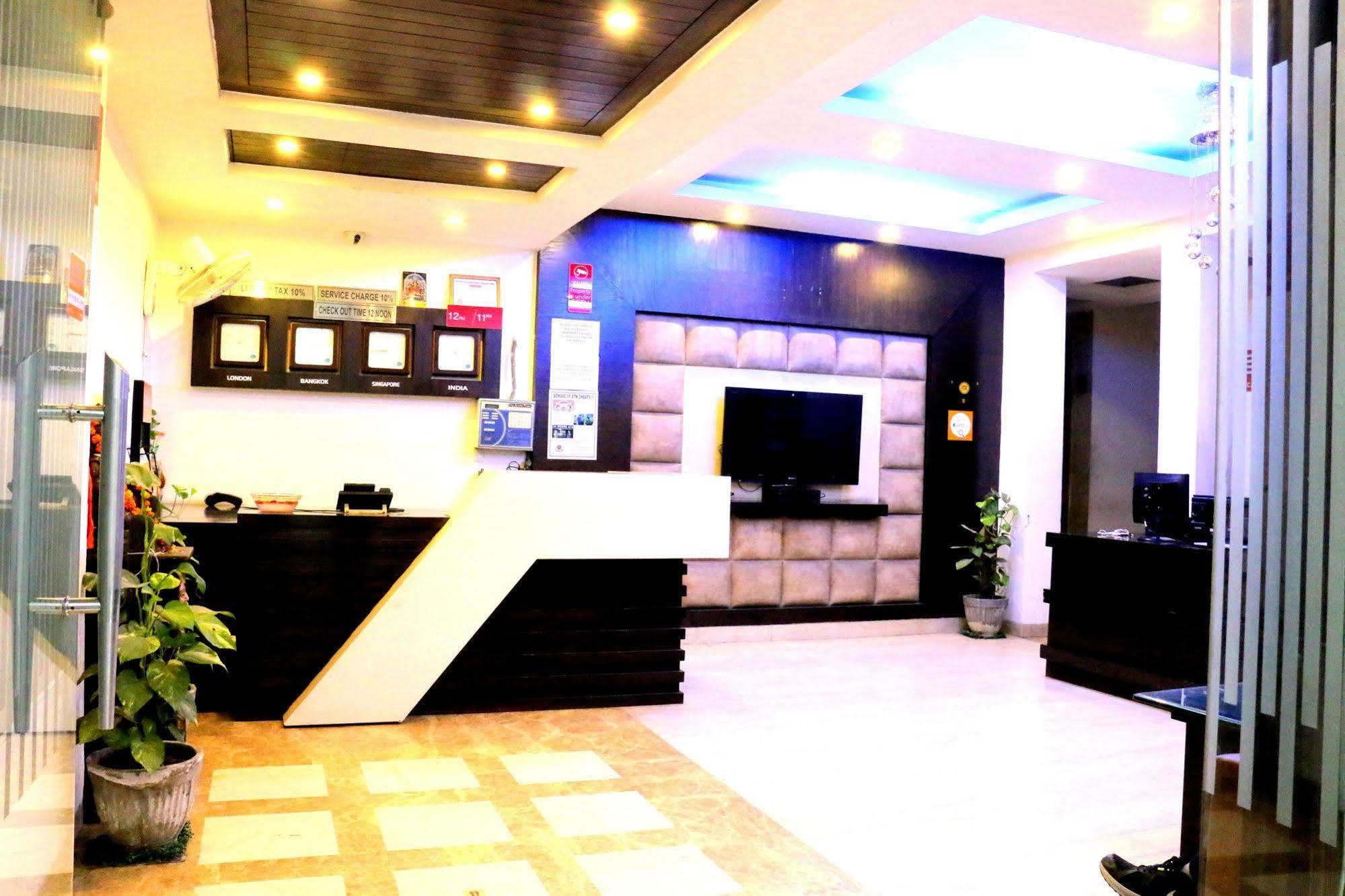 Hotel Benz International Delhi  Exterior photo