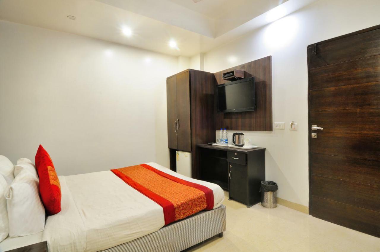 Hotel Benz International Delhi  Exterior photo
