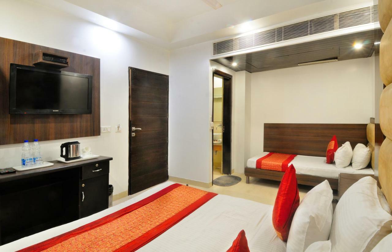 Hotel Benz International Delhi  Exterior photo